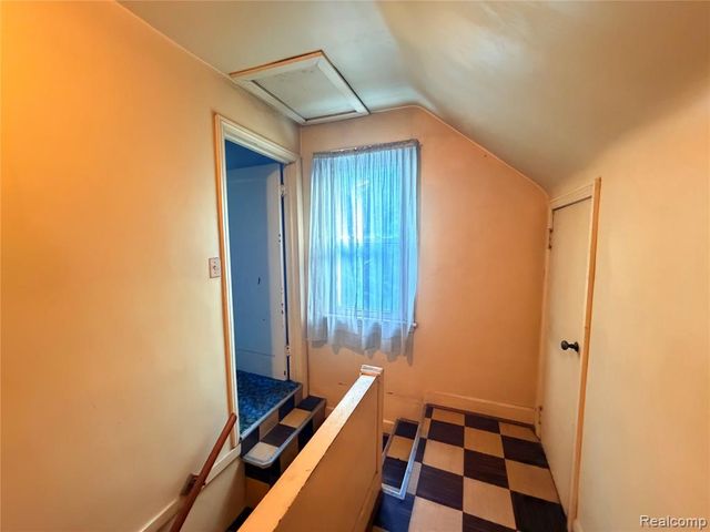 7041 Yinger Avenue, Dearborn, MI 48126