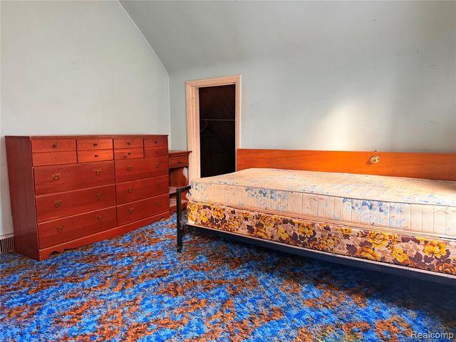 7041 Yinger Avenue, Dearborn, MI 48126