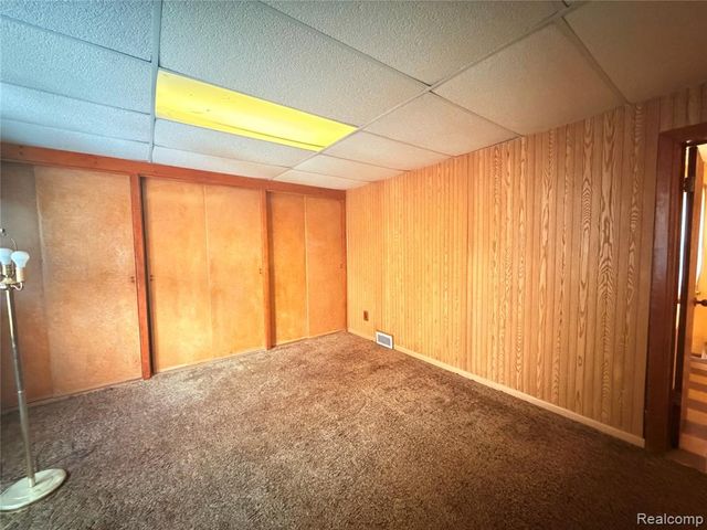 7041 Yinger Avenue, Dearborn, MI 48126