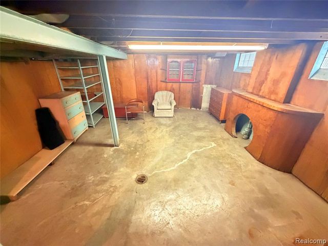 7041 Yinger Avenue, Dearborn, MI 48126