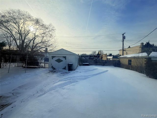 7041 Yinger Avenue, Dearborn, MI 48126