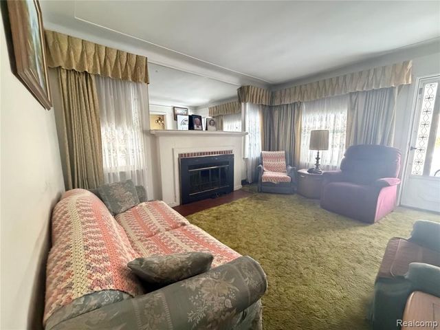 7041 Yinger Avenue, Dearborn, MI 48126