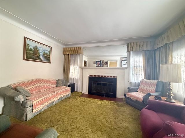 7041 Yinger Avenue, Dearborn, MI 48126