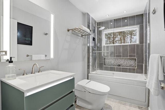 76 Oak Hill Lane, Boylston, MA 01505