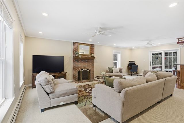 76 Oak Hill Lane, Boylston, MA 01505