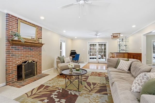 76 Oak Hill Lane, Boylston, MA 01505