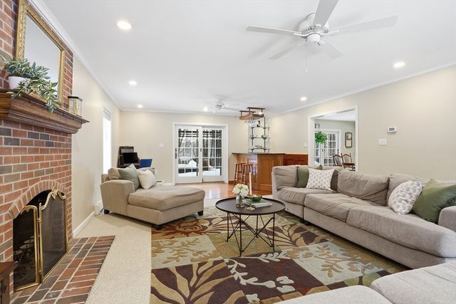 76 Oak Hill Lane, Boylston, MA 01505