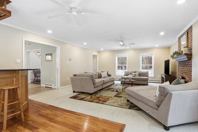 76 Oak Hill Lane, Boylston, MA 01505