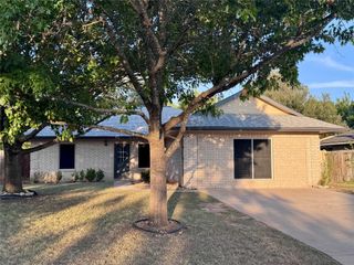614 Bentwood DR, Leander, TX 78641