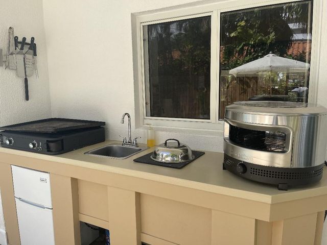 2200 NE 32nd Avenue, Fort Lauderdale, FL 33305