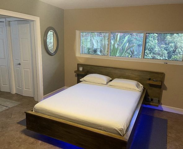 2200 NE 32nd Avenue, Fort Lauderdale, FL 33305