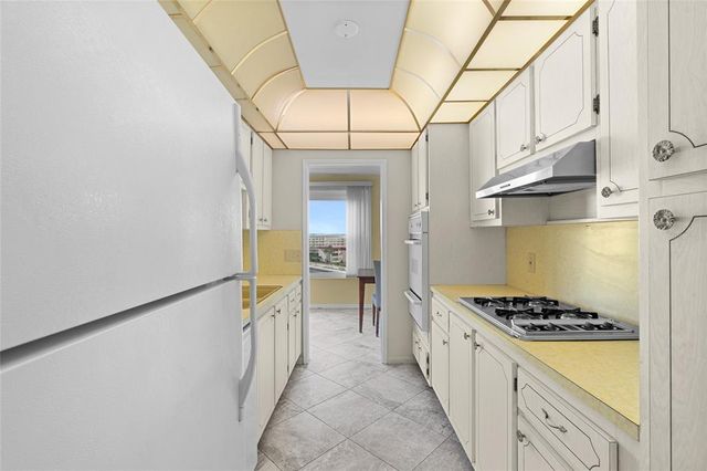 5925 SHORE BOULEVARD S 608, Gulfport, FL 33707