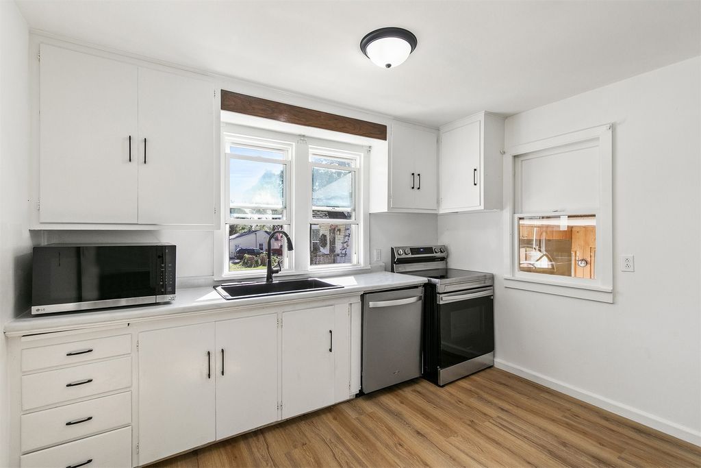 503 S Columbus Street, Pleasantville, IA 50225