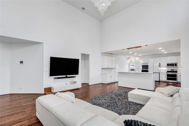 108 Greenthread DR, Liberty Hill, TX 78642