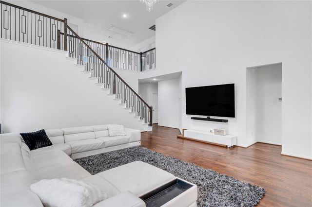 108 Greenthread DR, Liberty Hill, TX 78642