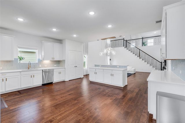 108 Greenthread DR, Liberty Hill, TX 78642