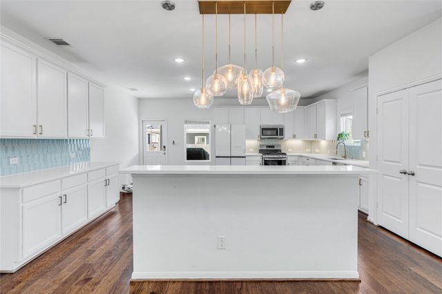 108 Greenthread DR, Liberty Hill, TX 78642