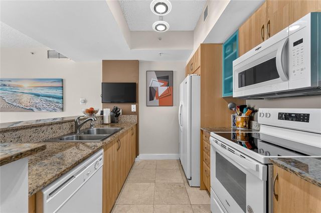 17555 Atlantic Boulevard TS6, Sunny Isles Beach, FL 33160