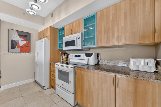 17555 Atlantic Boulevard TS6, Sunny Isles Beach, FL 33160