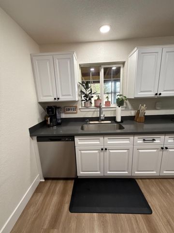 7669 Barrow St, Sutter, CA 95982