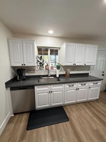 7669 Barrow St, Sutter, CA 95982