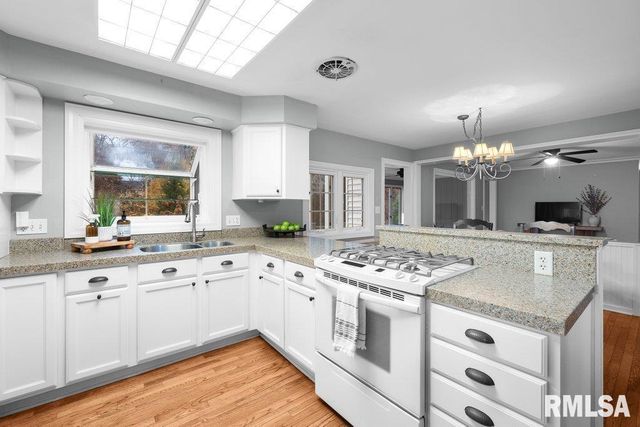 777 25th Ave Ct Court, Moline, IL 61265