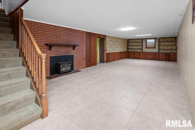 777 25th Ave Ct Court, Moline, IL 61265