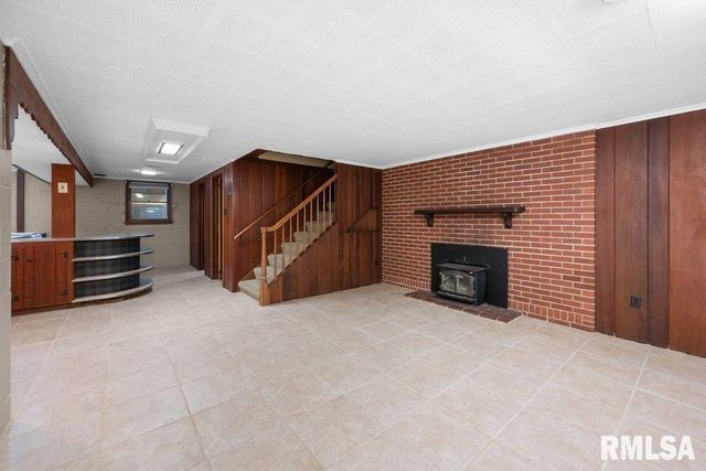 777 25th Ave Ct Court, Moline, IL 61265