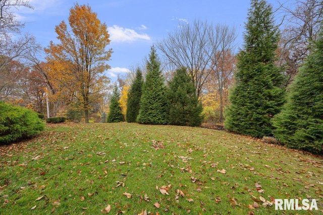 777 25th Ave Ct Court, Moline, IL 61265