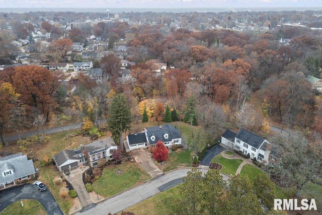 777 25th Ave Ct Court, Moline, IL 61265