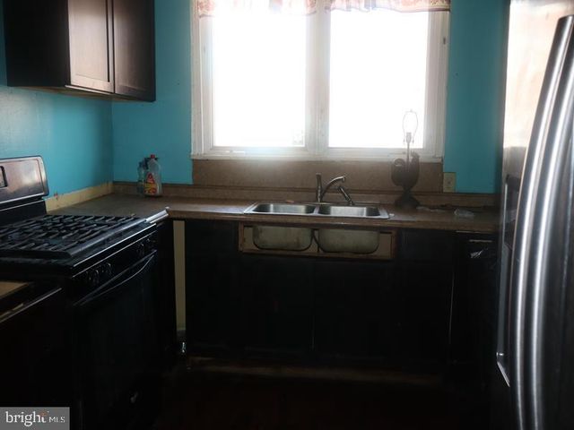 5502 WESTFORD RD, Philadelphia, PA 19120