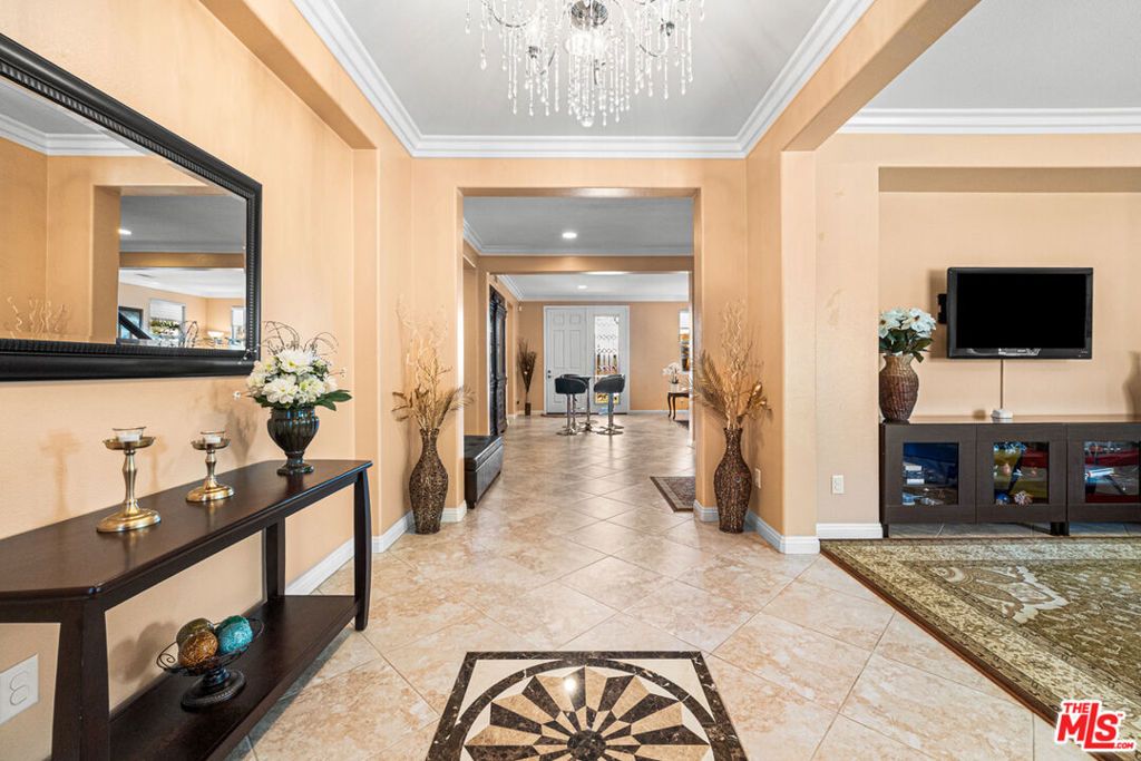 Image 6 of property listing at 25340 Coral Canyon Road, Corona, CA 92883