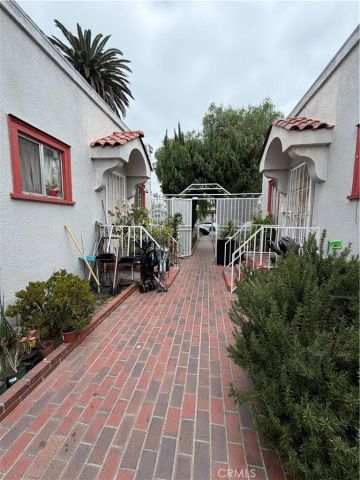 1646 W 52nd, Los Angeles, CA 90062