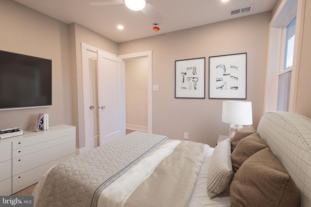 21 MANOR RD, Paoli, PA 19301