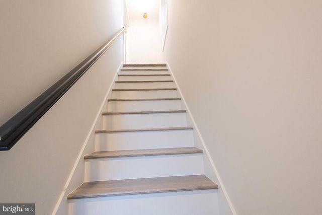 21 MANOR RD, Paoli, PA 19301