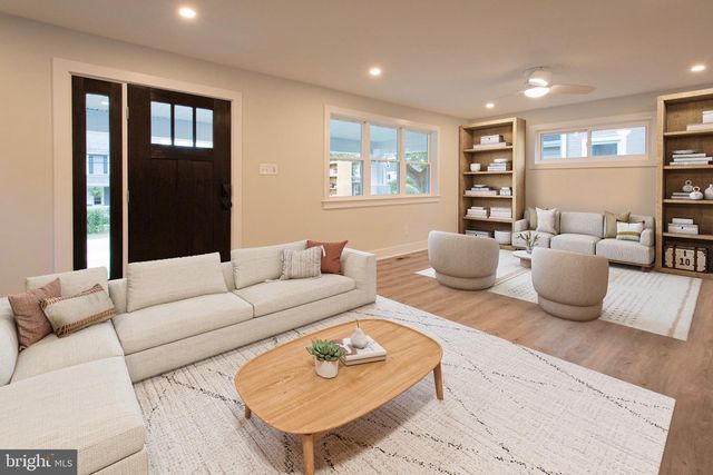 21 MANOR RD, Paoli, PA 19301