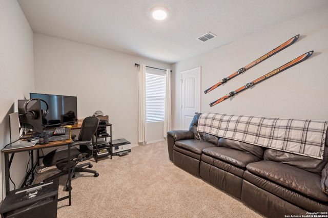 723 ARMADILLO DR, Seguin, TX 78155