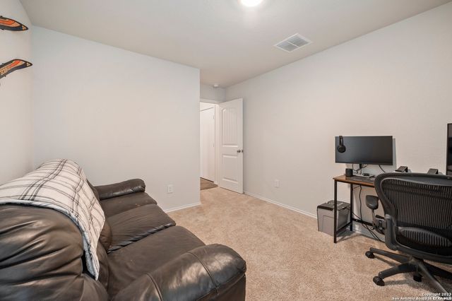 723 ARMADILLO DR, Seguin, TX 78155
