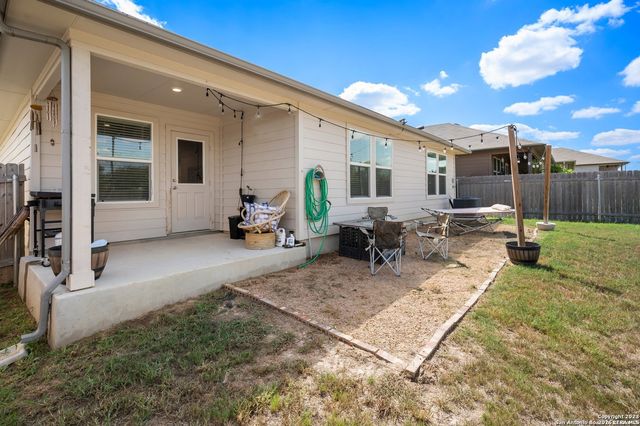 723 ARMADILLO DR, Seguin, TX 78155