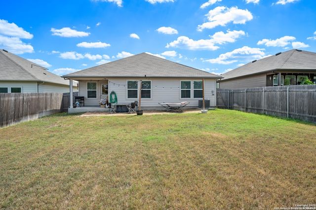 723 ARMADILLO DR, Seguin, TX 78155