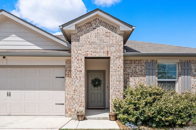 723 ARMADILLO DR, Seguin, TX 78155