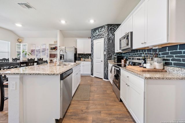 723 ARMADILLO DR, Seguin, TX 78155