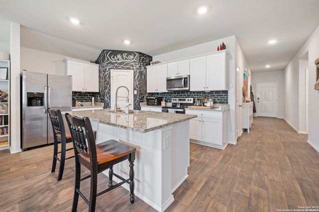 723 ARMADILLO DR, Seguin, TX 78155