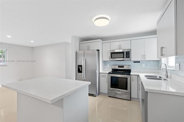 1472 NE 62nd St 1472, Fort Lauderdale, FL 33334