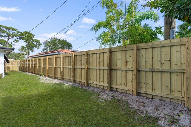 1472 NE 62nd St 1472, Fort Lauderdale, FL 33334