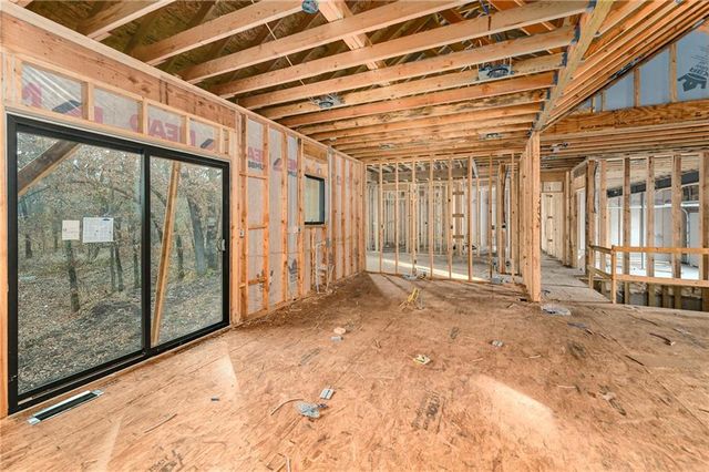 305 SW 17th Street, Oak Grove, MO 64075