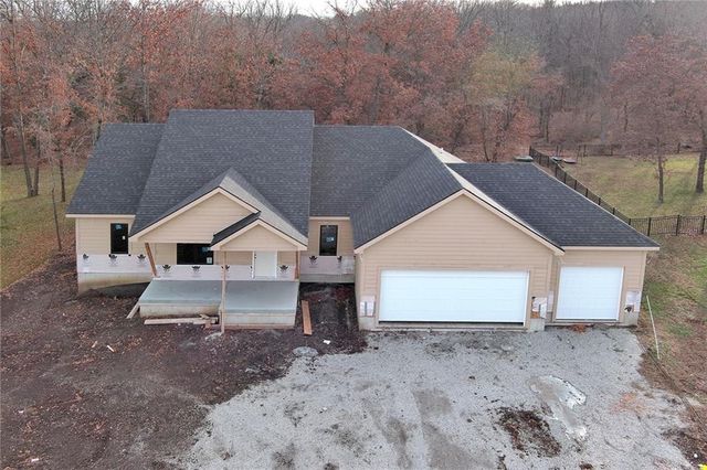 305 SW 17th Street, Oak Grove, MO 64075