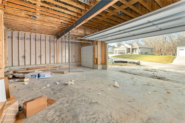 305 SW 17th Street, Oak Grove, MO 64075