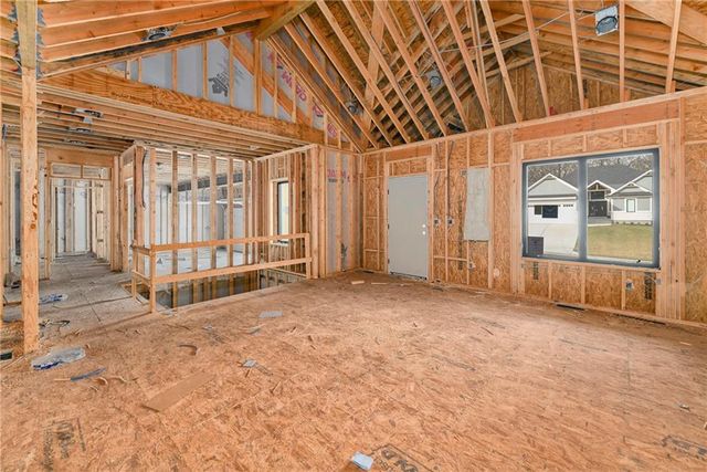 305 SW 17th Street, Oak Grove, MO 64075