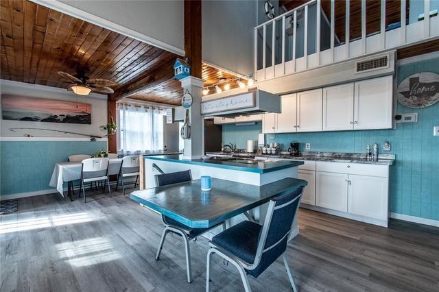 938 E Lakeside Dr, Corpus Christi, TX 78418